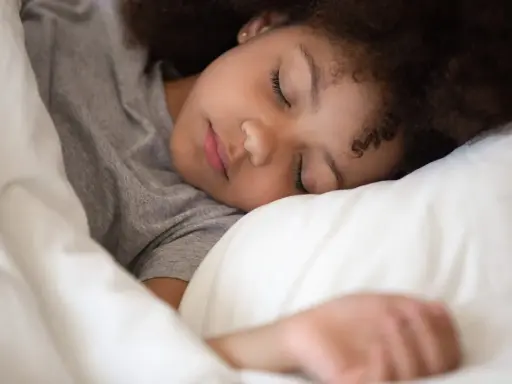 Niño durmiendo plácidamente. Ojalá mi hijo no duerme así de tranquilo.