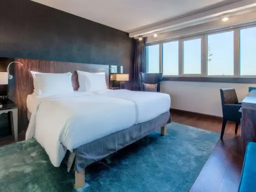 Radisson Blu Hamburg: Panoramablick, Lage & Top-Angebote