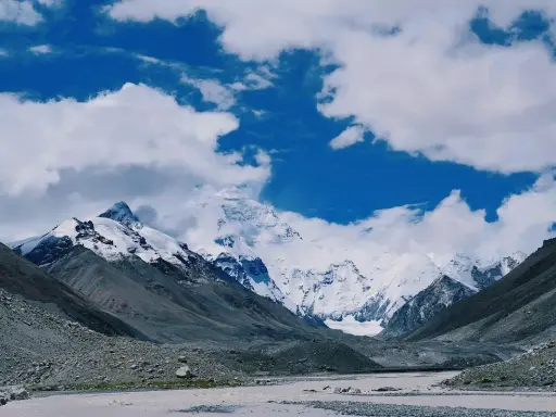 Góry rosną? Tak! Odkryj, jak Tatry i Everest zmieniają się dziś