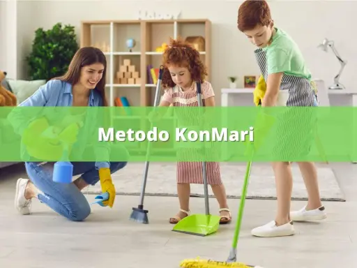 Famiglia che applica il metodo KonMari per pulire casa, insegnando ai bambini a riordinare con gioia.