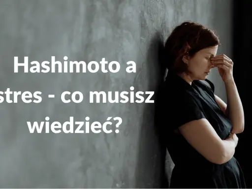 Kobieta z ręką na czole, symbolizująca stres i problemy psychiczne związane z niedoczynnością tarczycy.