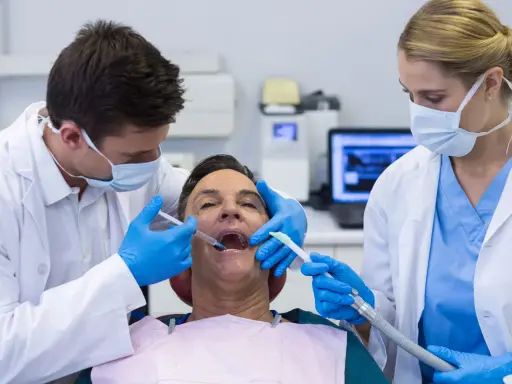 Ile trwa znieczulenie u dentysty? Od 30 min do 6h co wpływa?