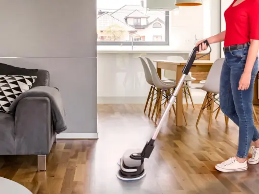 Jaki mop do paneli? Wybierz najlepszy i uniknij smug!