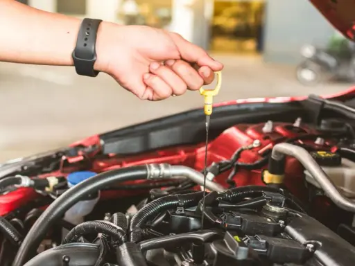 Motoröl nachfüllen: So vermeiden Sie teure Motorschäden effektiv