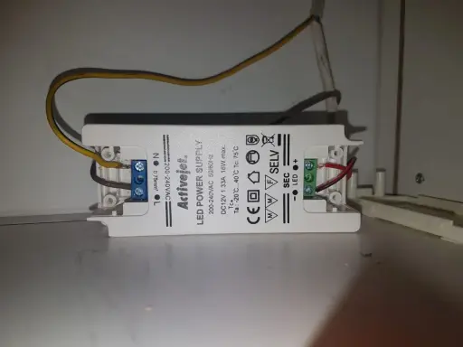 Zasilacz LED Activejet. Migające diody mogą być spowodowane problemami z tym urządzeniem.