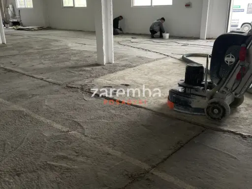 Warsztatowa posadzka: Jaki beton wybrać, by przetrwała lata?