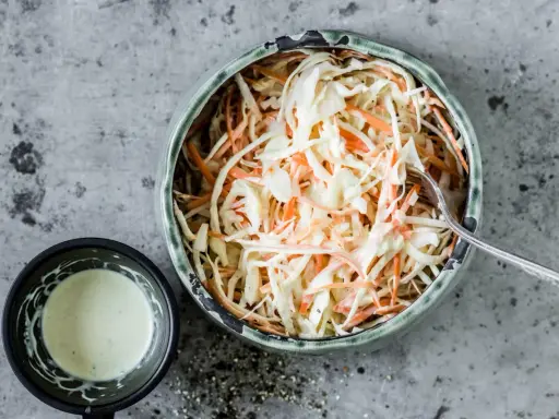 Sauce salade de chou: maîtrisez la recette pour un coleslaw unique