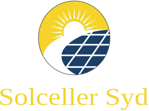Logotyp med en sol och solcellspaneler. Texten "Solceller Syd" i gult.