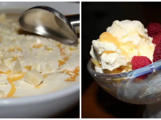 En skål med vit choklad glass, toppad med chokladbitar och karamellsås. En annan skål med glass, hallon och karamellsås.