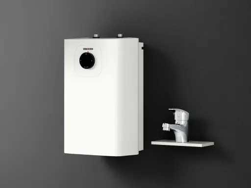 Stiebel Eltron SNU 5 SL: Kompakter Warmwasserbereiter neben einem modernen Wasserhahn.