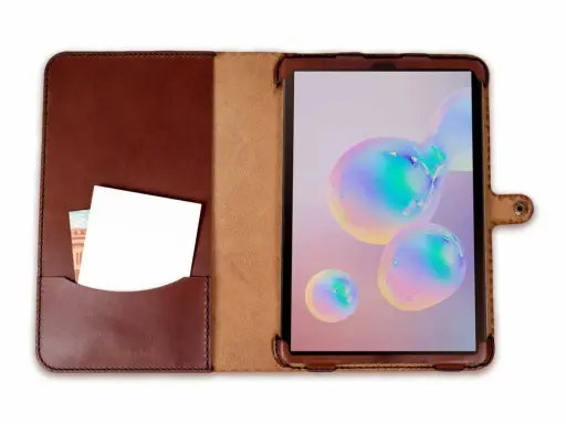 Brązowe skórzane etui na Samsung S6 Lite z miejscem na karty i dokumenty. Tablet w etui wyświetla kolorowe bańki.