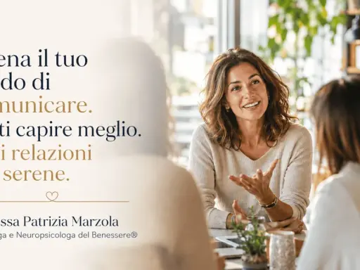 Una donna sorride mentre parla, incoraggiando a comunicare meglio prima di parlare. Dott.ssa Patrizia Marzola, Psicologa.