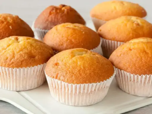 Wilgotne i puszyste muffinki, idealne na podwieczorek. Ten przepis na pewno Ci się spodoba!