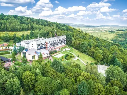 Hotel w otoczeniu zieleni Gór Świętokrzyskich. Malownicze miejscowości i krajobrazy.