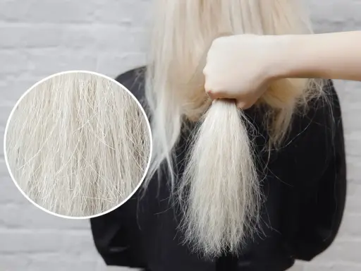 Domowe sposoby na suche włosy po rozjaśnianiu. Zbliżenie na zniszczone, blond włosy, które potrzebują nawilżenia.