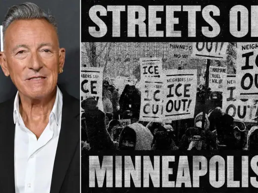 Bruce Springsteen påminner om "Streets of Minneapolis" i sin senaste låt. Bilden visar en protest med skyltar som ropar "ICE OUT!".