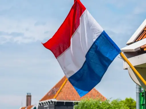 Flaga Holandii: Wygląd, historia i zaskakujące tradycje