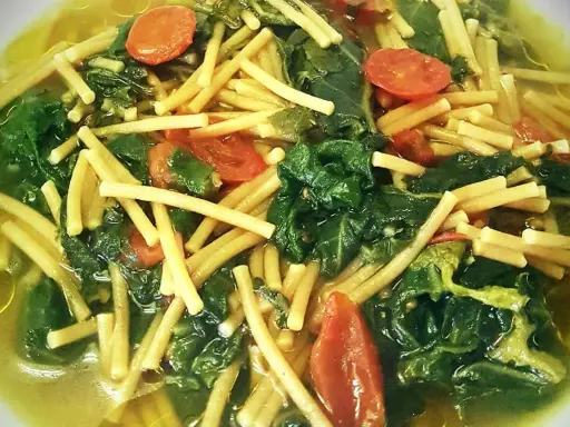 Minestra di Tenerumi: Ricetta Siciliana Facile e Rinfrescante