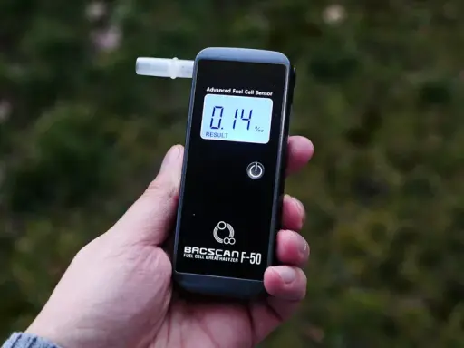 Ile się trzeźwieje po 1 piwie? Kiedy możesz bezpiecznie prowadzić?