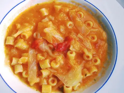 Minestra di verza con pasta: la ricetta perfetta e i trucchi
