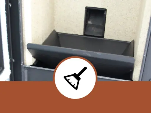 Interior de una estufa de pellets, listo para la limpieza. Aprende como se enciende una estufa de pellets tras su mantenimiento.
