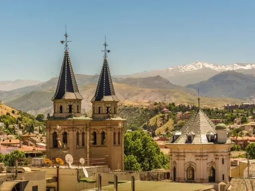 Granada: Descubre sus imprescindibles para un viaje inolvidable