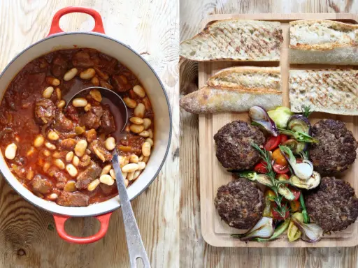 Vildsvinsgryta med bönor i röd sås och grillade biffar med grönsaker och bröd. Ett härligt recept vildsvin för middagen.