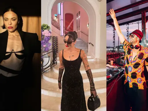 Un french dj con cappello e camicia colorata saluta il pubblico. A sinistra, due donne in abiti eleganti.