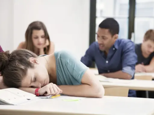 Müde im Unterricht? 10 Tipps, um wach und konzentriert zu bleiben