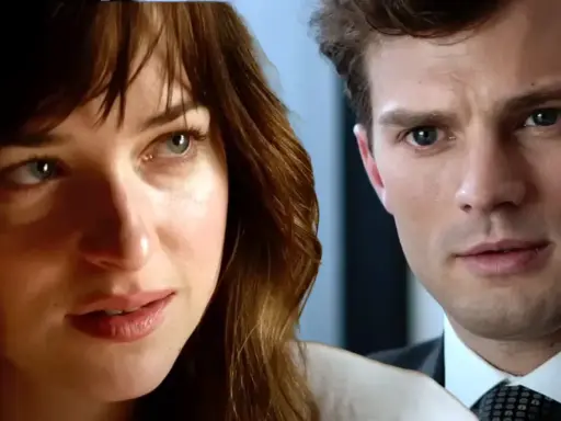 Primo piano di Anastasia Steele e Christian Grey, protagonisti di "50 sfumature di grigio trama", con sguardi intensi.