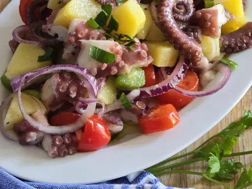 Insalata di Polpo e Patate: Ricetta Facile e Segreti per un Polpo Tenero