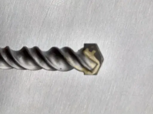 Broca para hormigón con punta de cincel, mostrando diferentes tipos de brocas para hormigón.