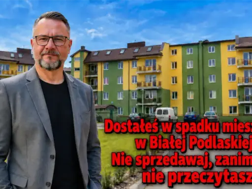 Mężczyzna w garniturze przed blokiem. Porada dotycząca sprzedaży mieszkania ze spadku przed upływem 5 lat w Białej Podlaskiej.