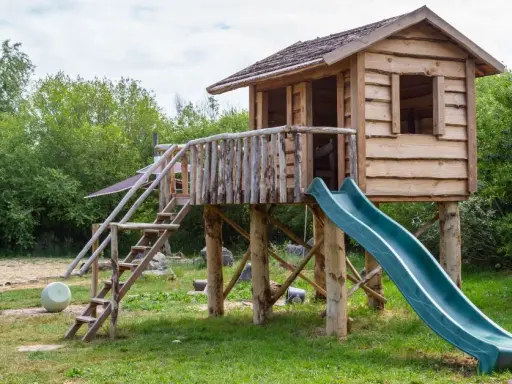 Jak zbudować bezpieczny plac zabaw DIY? Przewodnik krok po kroku