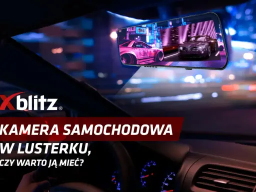 Kamera samochodowa w lusterku bocznym pokazuje nocną jazdę z neonowymi światłami miasta i tuningowanymi autami. Czy warto ją mieć?