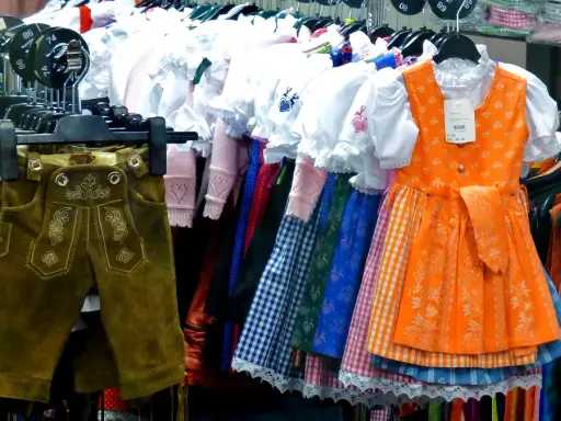Pamiątki z Austrii: Co naprawdę warto kupić i gdzie szukać?