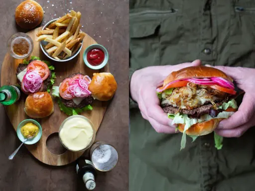 Två läckra hamburgare med pommes frites, öl och tillbehör. Perfekt för lyxiga hamburgare recept.