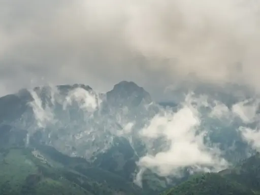 Mgliste Tatry, idealne na deszczowe popołudnie w Zakopanem. Czas na muzea, Krupówki lub termy.