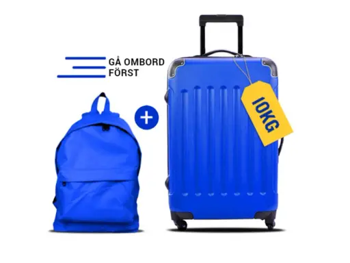 Blå resväska med 10 kg märkning och ryggsäck. Texten "Gå ombord först" antyder att detta är en del av Ryanair mat ombord-erbjudandet.