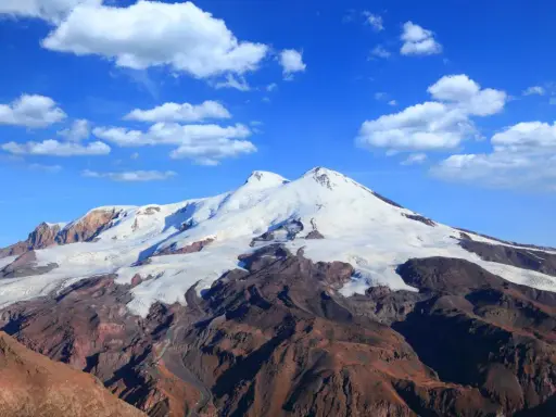 Elbrús: La montaña más alta de Europa (no es el Mont Blanc)
