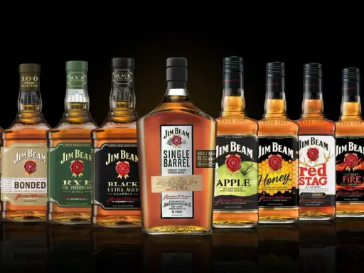 Różne rodzaje Jim Beam: Devil's Cut, Bonded, Rye, Black Extra-Aged, Single Barrel, Apple, Honey, Red Stag, Fire, Maple.