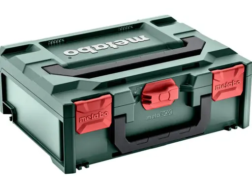 Zielona skrzynka narzędziowa Metabo z czerwonymi zatrzaskami. Metabo to znana firma produkująca elektronarzędzia.