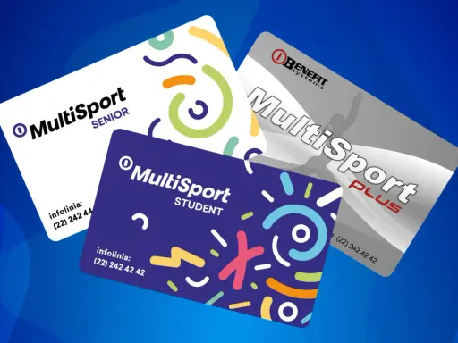Trzy karty MultiSport: Senior, Student i Plus, na niebieskim tle.