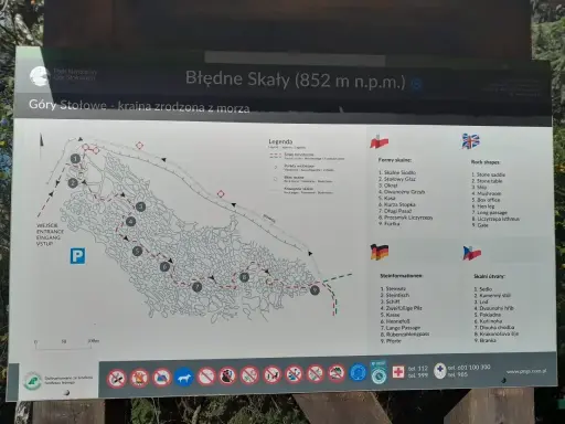 Mapa turystyczna Błędnych Skał w Górach Stołowych. Znajdziesz tu szlaki, punkty widokowe i nazwy formacji skalnych, np. "Skalne Siodło".