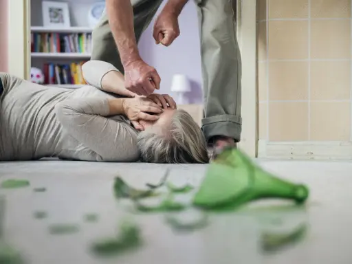 Syndrom Otella: Alkoholizm, urojenia, przemoc. Jak się chronić?