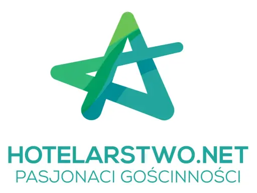 Logo HOTELARSTWO.NET z hasłem "Pasjonaci Gościnności". Idealne dla szkoleń hotelarskich i rozwoju branży.