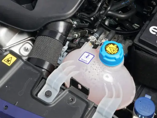 Kühlflüssigkeit Klimaanlage Auto nachfüllen Kosten: So hoch können sie sein