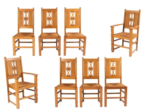 Ensemble de chaises en bois clair, style Charles Dudouyt, avec assises en paille tressée et dossiers ornés de motifs géométriques.