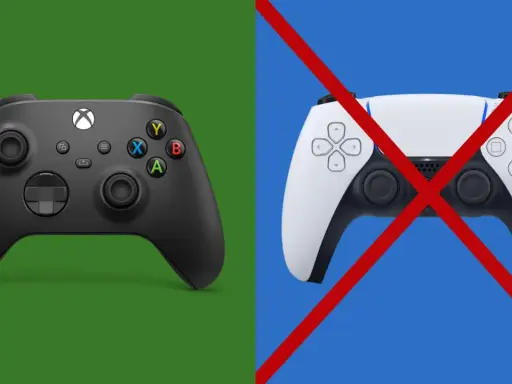 Czarny kontroler Xbox na zielonym tle obok białego kontrolera PlayStation z czerwonym krzyżem. Brak crossplay Xbox PC.