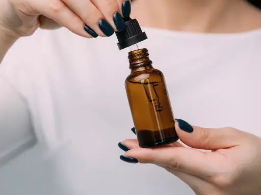 Czym się różni serum od kremu? Przewodnik po idealnej pielęgnacji
